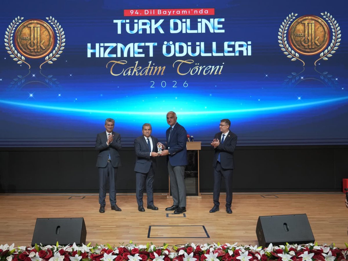 MehmetNuriErsoy's tweet photo. Türkçemiz milletimizin hafızası, kimliği, ortak değerlerimizin ve istiklalimizin taşıyıcısıdır.

Türkçemize emek veren kıymetli isimlerle Atatürk Kültür, Dil ve Tarih Yüksek Kurumumuzda bugün düzenlenen "94. Dil Bayramı'nda Türk Diline Hizmet Ödülleri" programında bir araya geldik ve ödüllerini takdim ettik.

26 Eylül Dil Bayramı’nın 94. yılında, Türkçemizin sesini dünyanın dört bir yanına ulaştırmanın; onu çağın imkânlarıyla geliştirerek geleceğe taşımanın sorumluluğunu bir kez daha hatırlıyoruz.

Ortak Türk Alfabesi konusunda sağlanan mutabakatı, ortak dil ve ortak gelecek idealimizin en anlamlı adımlarından biri olarak görüyoruz.

Türk Diline Hizmet Ödülleri’ne layık görülen Doç. Dr. Sayın Menent Shukrieva’yı, Prof. Dr. Sayın Gülsün Leyla Uzun’u, Türkmeneli Televizyonunu ve Ankara Üniversitesi Dil ve Tarih-Coğrafya Fakültesini gönülden kutluyorum.

Türkçeye sahip çıkmak, millî hafızamıza ve geleceğimize sahip çıkmaktır.