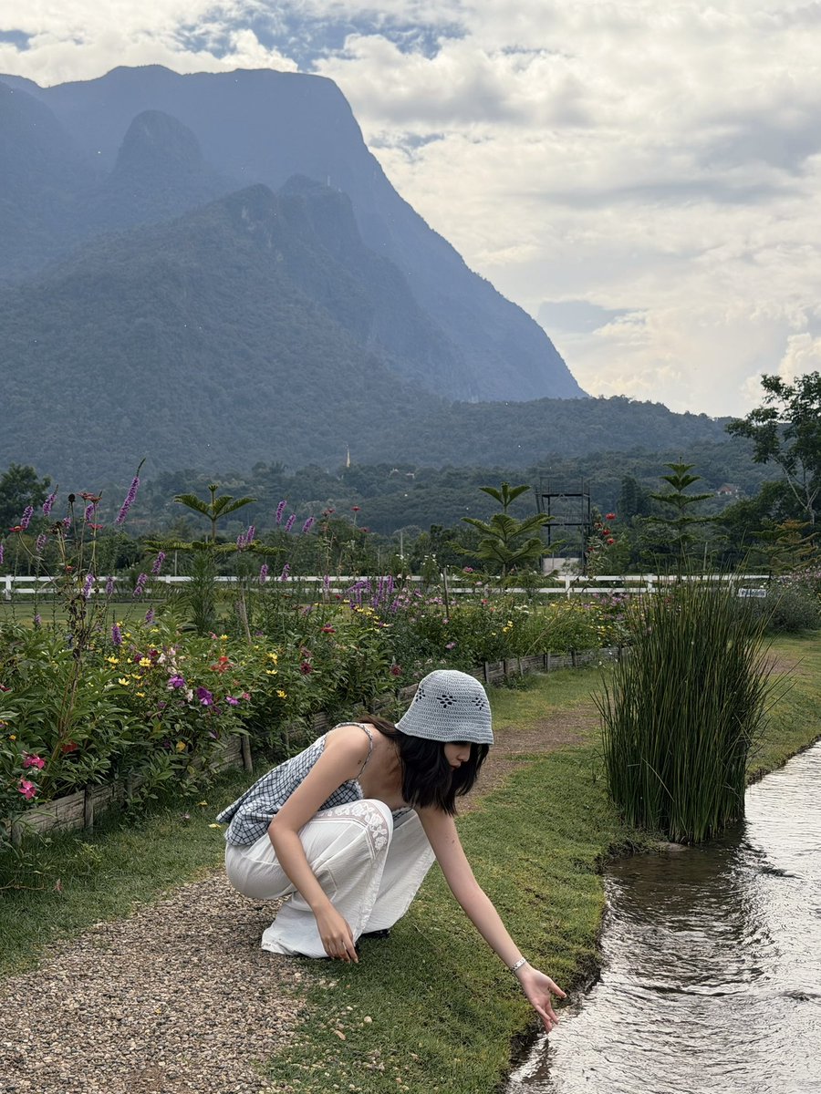 mychanita's tweet photo. ขอหนีฝนจากกทมมาเชียงดาวก่อนน้า ก่อนหน้านี้ได้แต่ดูเขามา พอได้มาแล้วฟินมาก ดอยหลวงใหญ่เบิ้ม สวยมากเลย คาเฟ่ hey now chiang dao วิวคือที่สุด🫶🏻 vibe น่ารักมากๆ https://t.co/xrZYLHLQty