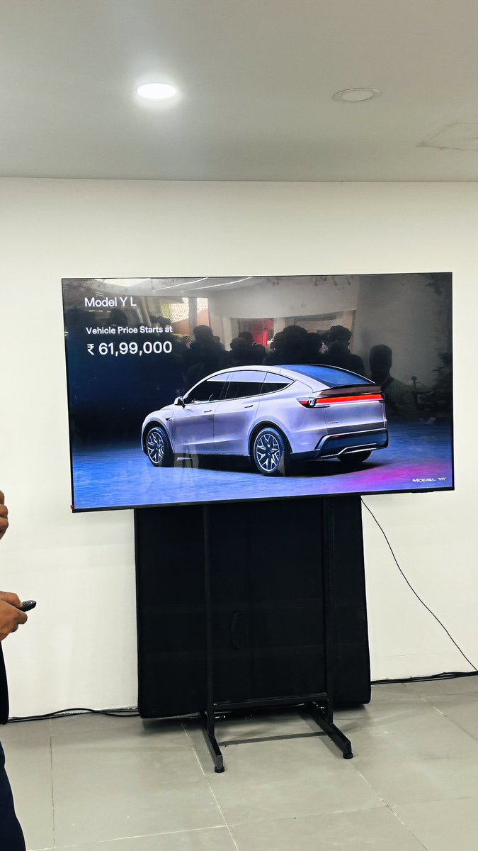 manojprabakaran's tweet photo. This car is like booking your IPhone . It’s that simple , I mean their UI is too good and now supports regional languages too in India #TeslaTech https://t.co/JYscInC4h1