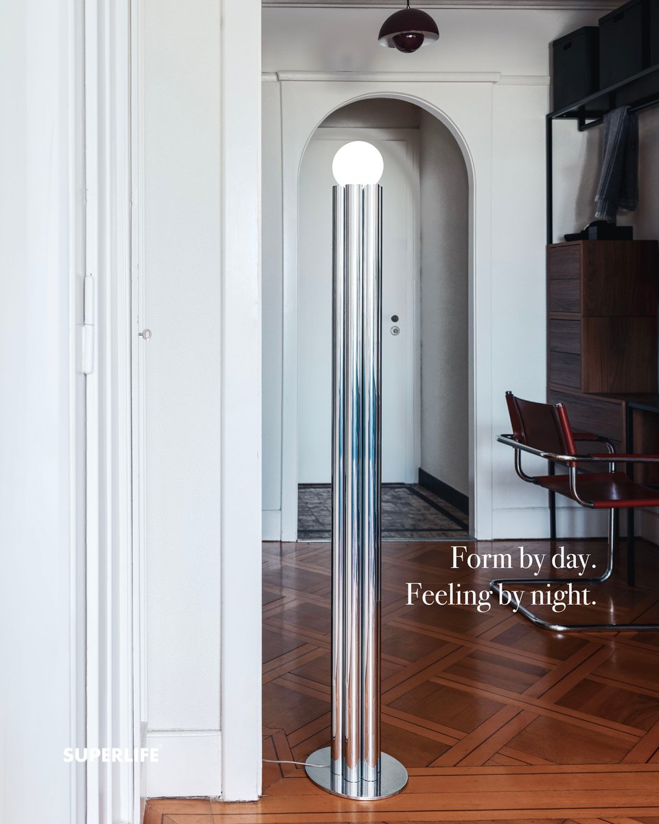 ClarkLysonmz4's tweet photo. The Romana family is now available in Liquid Chrome: a mirror-like finish that captures light and transforms it into living reflections. Changing with every angle, Romana is more than a lamp—it’s a presence. https://t.co/r0JAG5f5I8