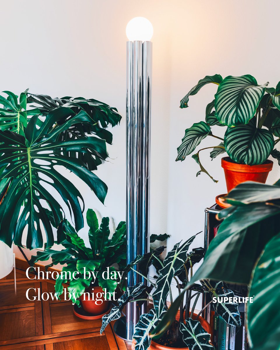 ClarkLysonmz4's tweet photo. The Romana family is now available in Liquid Chrome: a mirror-like finish that captures light and transforms it into living reflections. Changing with every angle, Romana is more than a lamp—it’s a presence. https://t.co/r0JAG5f5I8