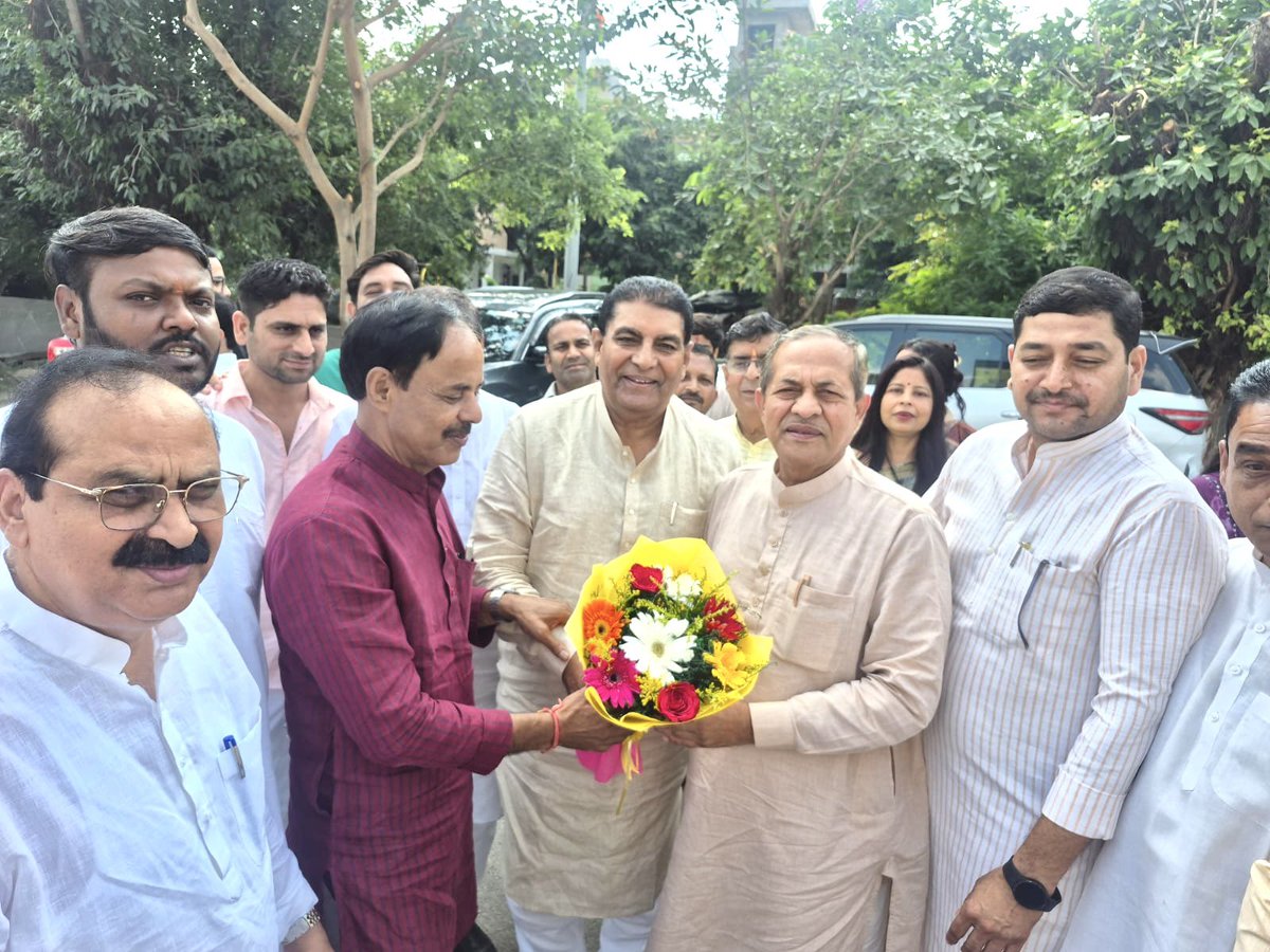 nawabsnagar's tweet photo. आज भाजपा नोएडा महानगर जिला कार्यालय में प्रखर राष्ट्रचिंतक एवं महान विचारक पंडित दीनदयाल उपाध्याय जी की जयंती के अवसर पर आयोजित कार्यक्रम में सहभागिता की।

इस अवसर पर जिला प्रभारी श्री डी.के. शर्मा जी, जिला अध्यक्ष श्री महेश चौहान जी, जिला महामंत्री श्री अमित त्यागी जी, श्री चंदगीराम यादव जी एवं श्री ओमवीर अवाना जी सहित पार्टी के वरिष्ठ पदाधिकारी, मंडल अध्यक्ष, मोर्चों एवं प्रकोष्ठों के पदाधिकारी तथा देवतुल्य कार्यकर्ता उपस्थित रहे।

#BJP4ViksitBharat #BJP4UP #BJP4WUP
