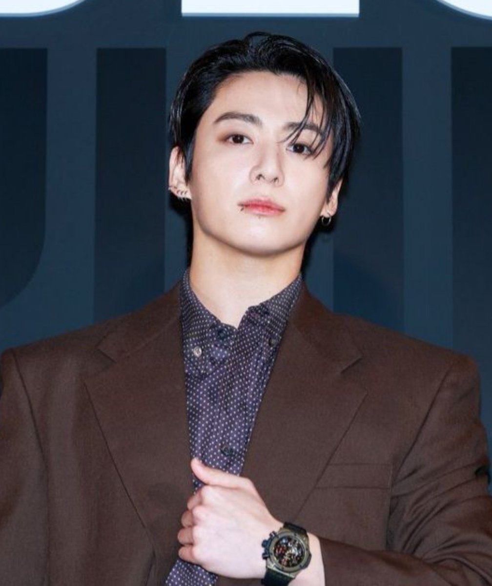 jksversaces's tweet photo. he looked so pretty im sick https://t.co/2qdvWh3Hcy