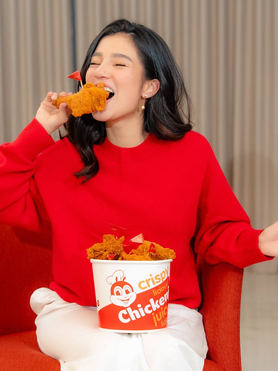 rain042698's tweet photo. Ay bagay! Pwede na to! Thank you #Jollibee 
Pati sa pagkain ng chicken joy may chemistry.

#DonBelle https://t.co/LCn98LobhZ