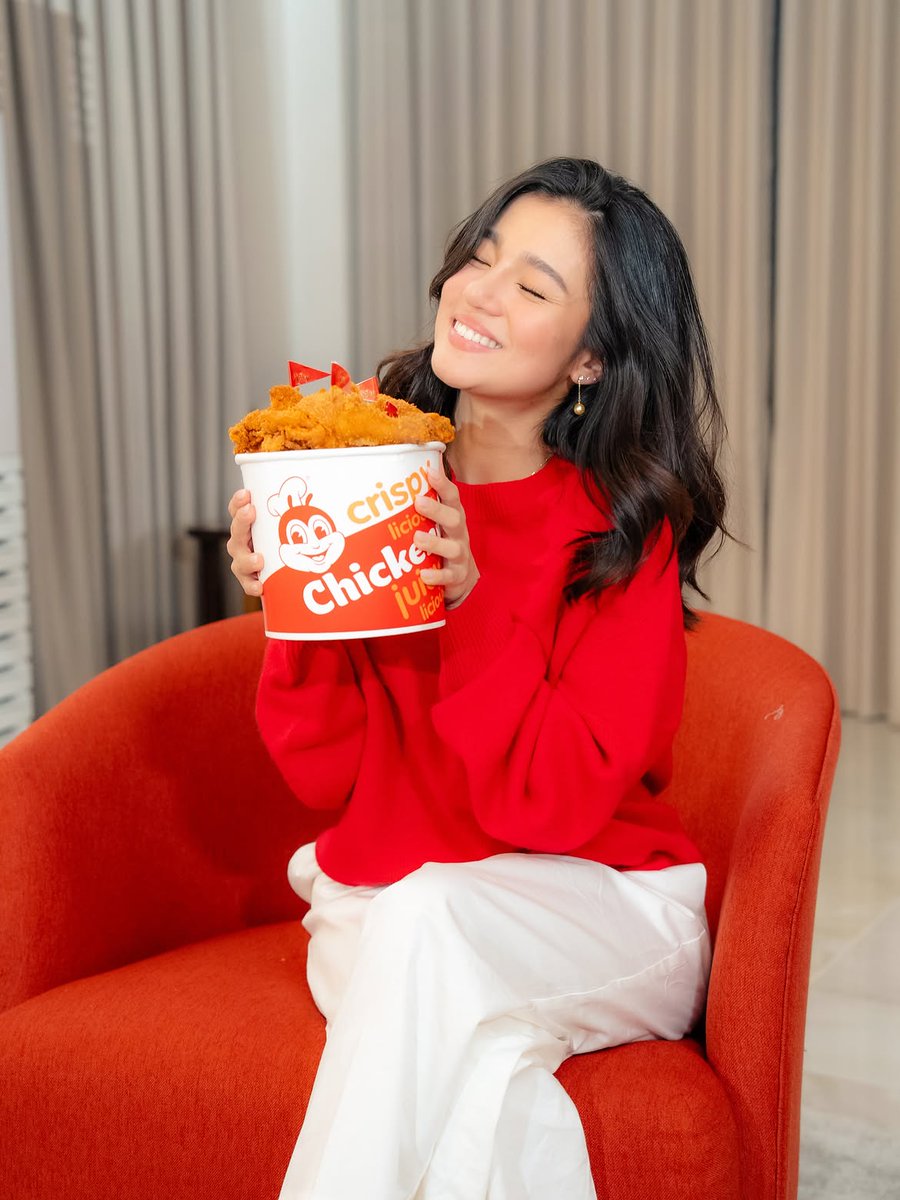 rain042698's tweet photo. Ay bagay! Pwede na to! Thank you #Jollibee 
Pati sa pagkain ng chicken joy may chemistry.

#DonBelle https://t.co/LCn98LobhZ