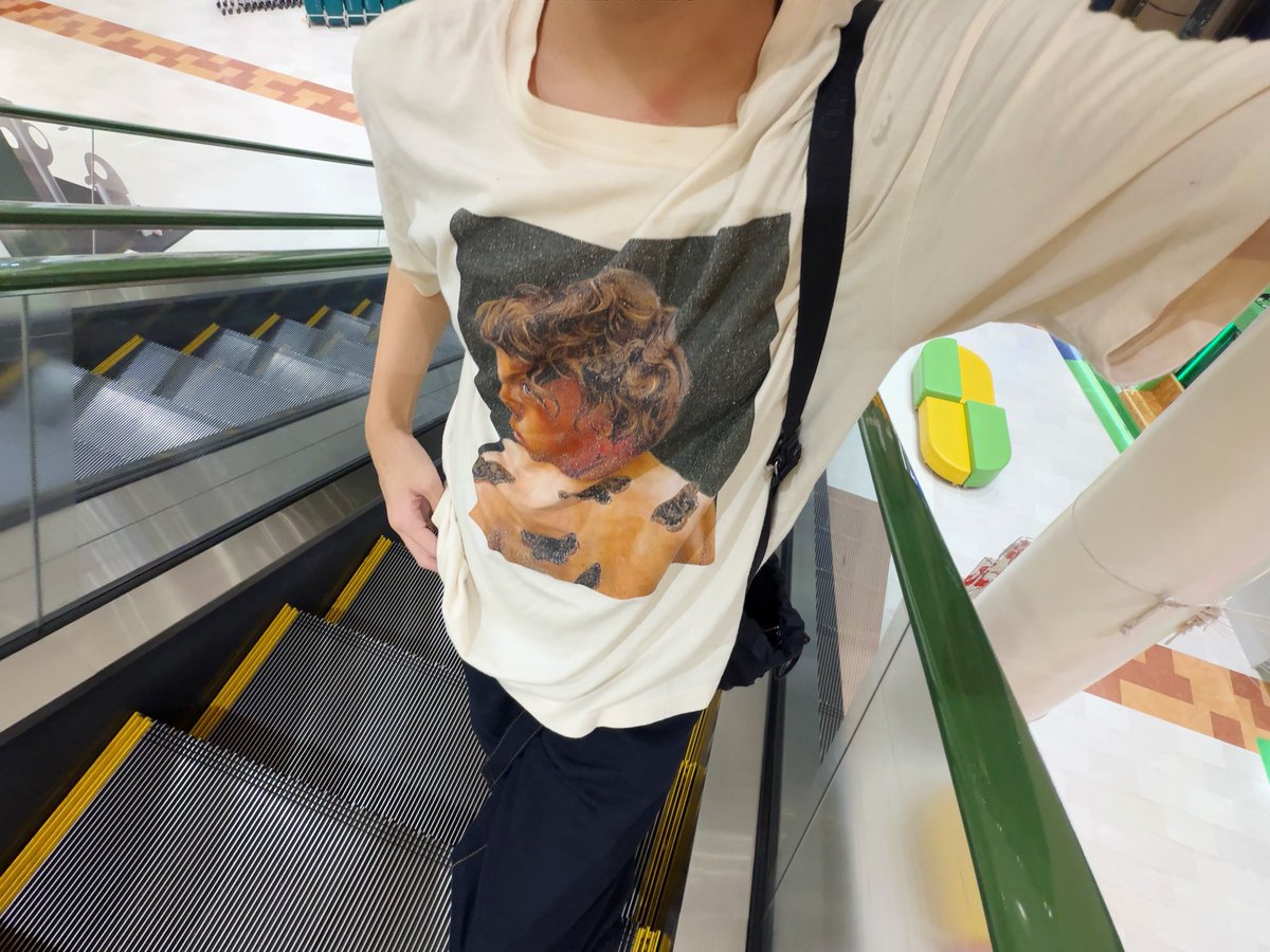 pyoro_pi's tweet photo. ストレスで首元荒れちゃて最悪や😿 https://t.co/Q0yoTsafnK