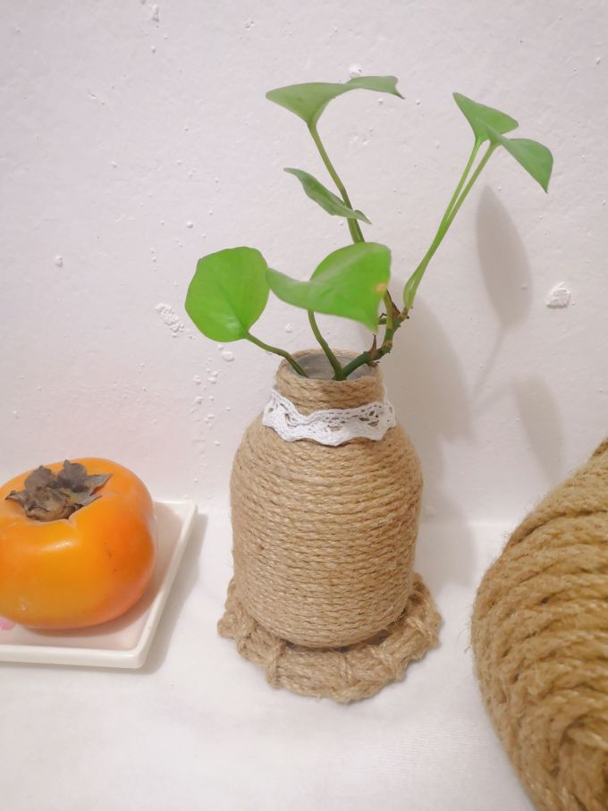 LavonneSpekgj1's tweet photo. Turning an old glass jar into a cute plant pot! Added drainage holes and wrapped it with jute twine—upcycling on a budget ， https://t.co/kvJLeWUjeI
