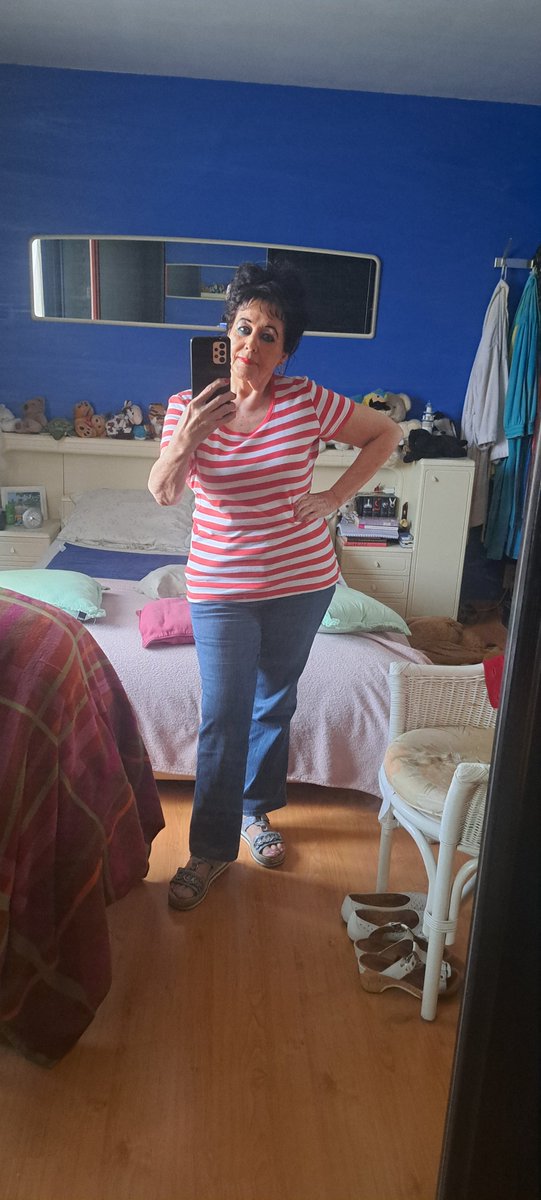 VCabuy's tweet photo. Still going strong wearing stripes!
#outfitoftheday #redandwhite
❤️🤍
#bluejeans 💙
#jeansGardeur used to be moms 🙏
#TshirtYessica #cardiganCassis #15yo https://t.co/axIbViQrRl