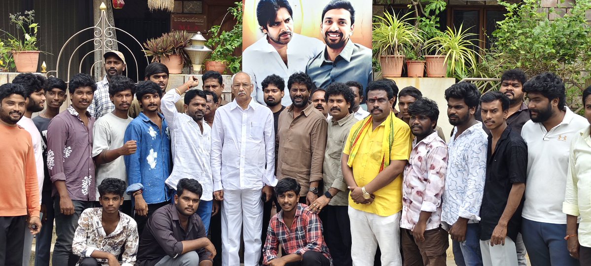 apkbpwdc's tweet photo. జనసేన పార్టీ స్థానిక సంస్థల ఎన్నికల కో-ఆర్డినేటర్ కేంద్ర కమిటీలో యువ నాయకుడు పులపర్తి ప్రశాంత్ సభ్యునిగా నియమితులైన సందర్భంగా భీమవరం బ్యాంక్ కాలనీలోన��� ఎమ్మెల్యే పులపర్తి రామాంజనేయులు (అంజిబాబు) నివాసంలో టీమ్ ప్రశాంత్ యూత్, గునుపూడి యూత్ ఆధ్వర్యంలో ఎమ్మెల్యే అంజిబాబు https://t.co/psKcw9Vvl7