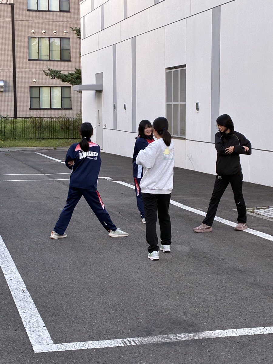 kitamiJrcurling's tweet photo. 本日のジュニア練習の様子です。
中学生は来週北海道ジュニア選手権北見協会選考会に出場のためコーチと練習試合を行いました。
作戦面やウエイト管理など試合でしかわからない事を学んでいます。 https://t.co/S6i6Igb0b8