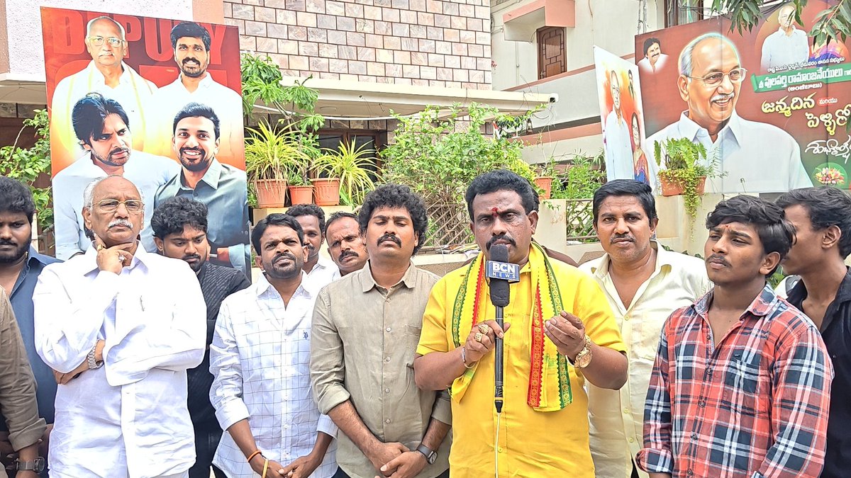 apkbpwdc's tweet photo. జనసేన పార్టీ స్థానిక సంస్థల ఎన్నికల కో-ఆర్డినేటర్ కేంద్ర కమిటీలో యువ నాయకుడు పులపర్తి ప్రశాంత్ సభ్యునిగా నియమితులైన సందర్భంగా భీమవరం బ్యాంక్ కాలనీలోన��� ఎమ్మెల్యే పులపర్తి రామాంజనేయులు (అంజిబాబు) నివాసంలో టీమ్ ప్రశాంత్ యూత్, గునుపూడి యూత్ ఆధ్వర్యంలో ఎమ్మెల్యే అంజిబాబు https://t.co/psKcw9Vvl7