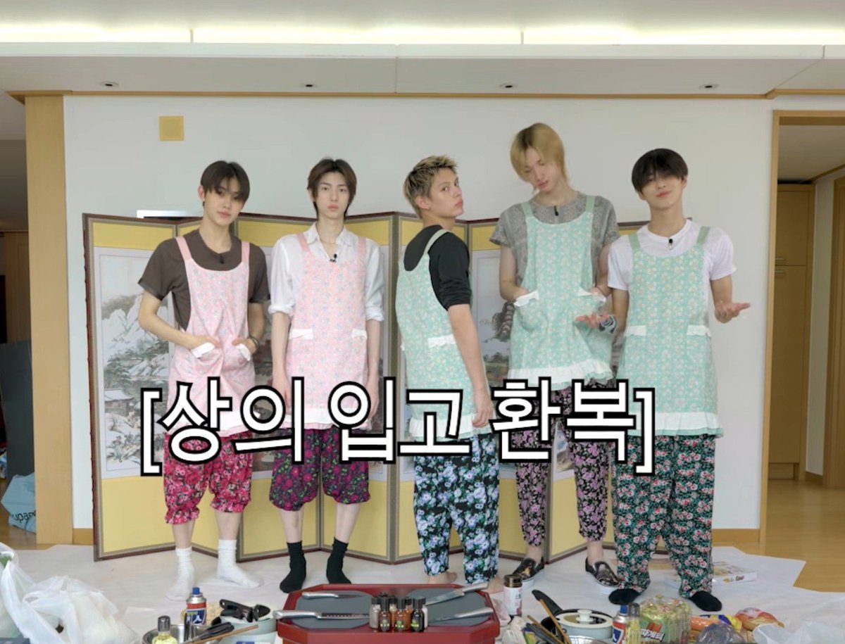jjuwche's tweet photo. ini emang konsepnya yang princess dikasih apron warna pink ya? https://t.co/T7OflkPDMo