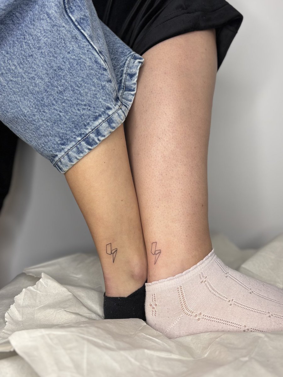 pwrpear1's tweet photo. Getting a PWR tattoo in Antwerp with my bestie❤️🇧🇪 @pwrluci https://t.co/1wCeEijWPy