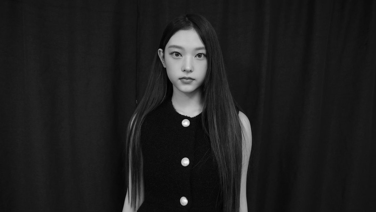 Jadduu22's tweet photo. 👈이렇게 대��고 커신고양이 컨셉으로 찍어놓은거보다
👉어리둥절하게 찍힌 사진이 더 커신고양이 같이 생긴거 https://t.co/rcMExHDEkf