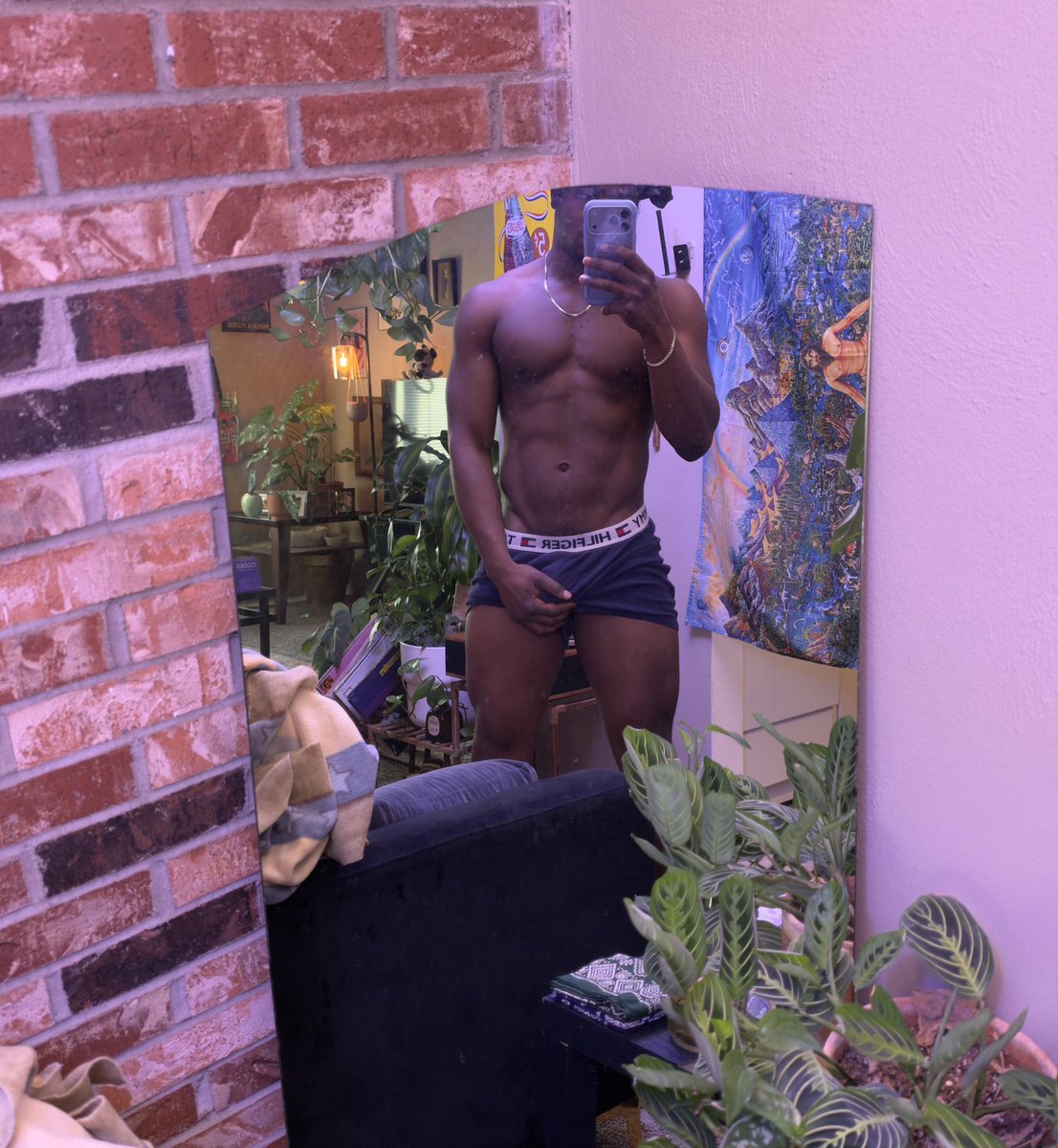 TLJackJack's tweet photo. Thank GOD it’s Friday 😭 physique ✔️ as I dread these last two double shifts https://t.co/c9RtUU89V6