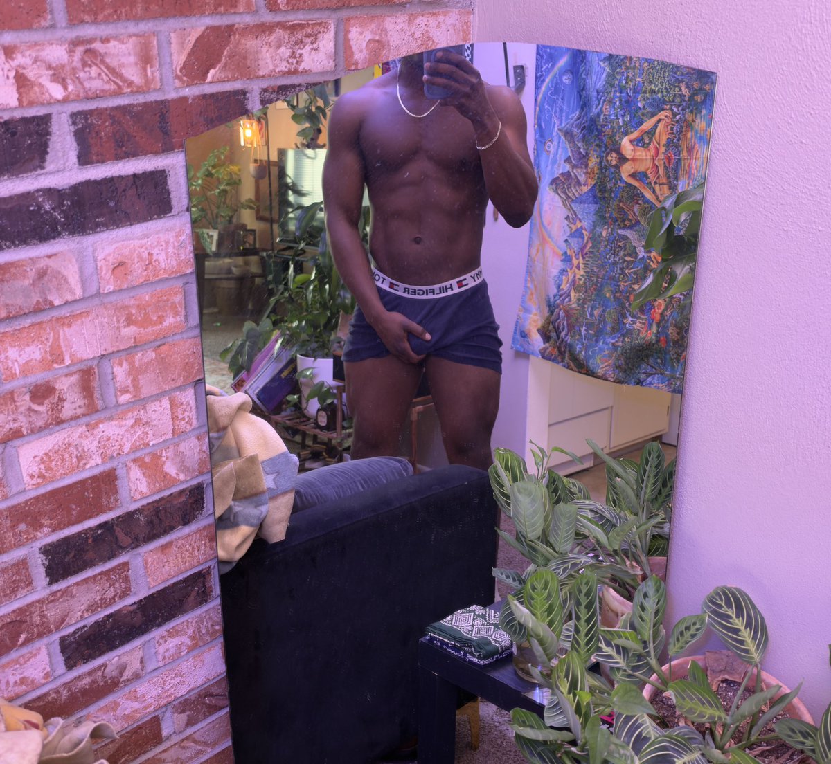 TLJackJack's tweet photo. Thank GOD it’s Friday 😭 physique ✔️ as I dread these last two double shifts https://t.co/c9RtUU89V6