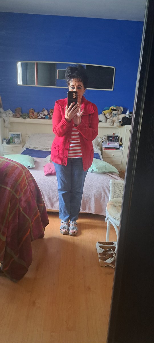 VCabuy's tweet photo. Still going strong wearing stripes!
#outfitoftheday #redandwhite
❤️🤍
#bluejeans 💙
#jeansGardeur used to be moms 🙏
#TshirtYessica #cardiganCassis #15yo https://t.co/axIbViQrRl