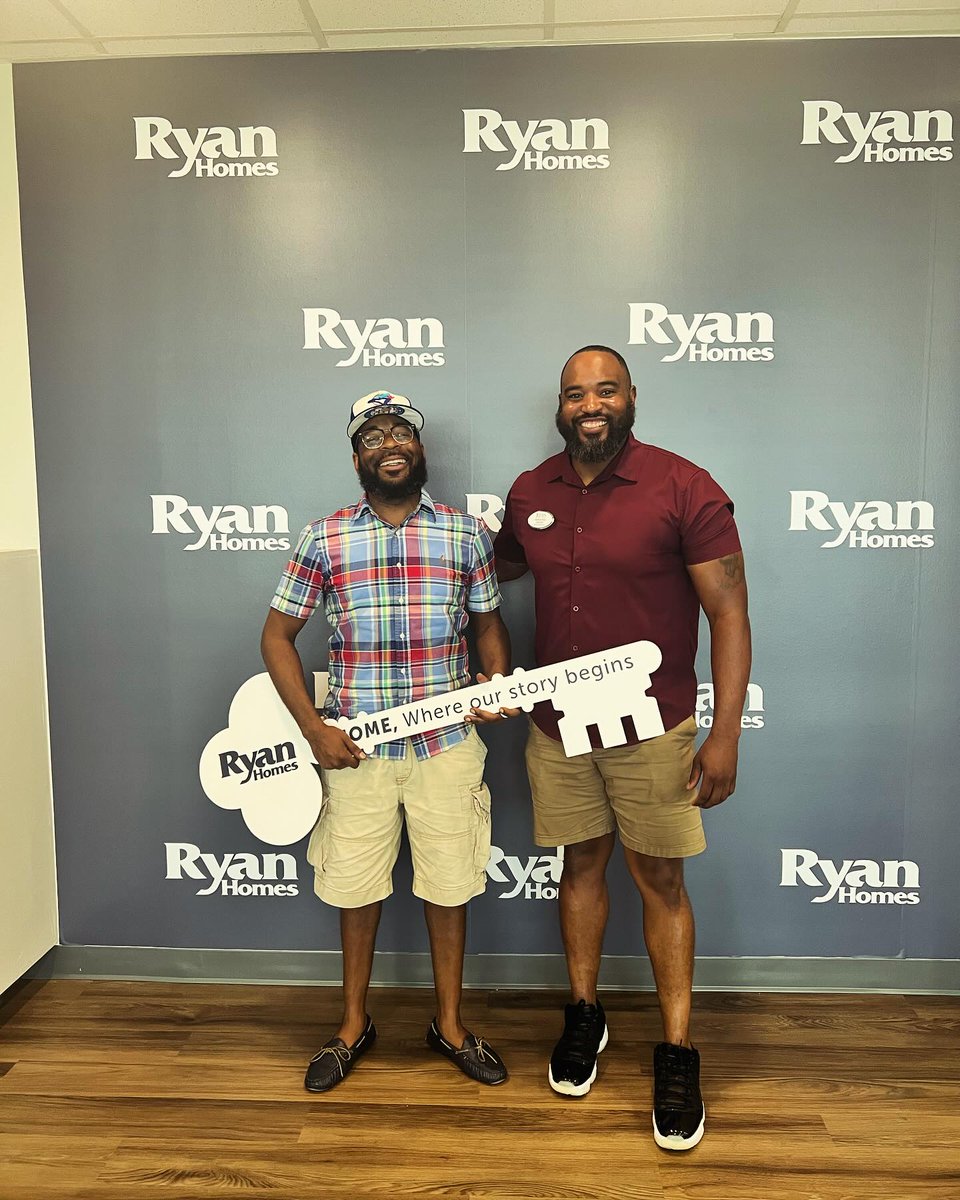 DelindaFref6's tweet photo. Honored to help a father purchase his first home just before Father’s Day. Thank you, EJ, for trusting me. Congratulations, bro—wishing you and baby girl many happy memories in your new home! https://t.co/EH7MjMTLJ4