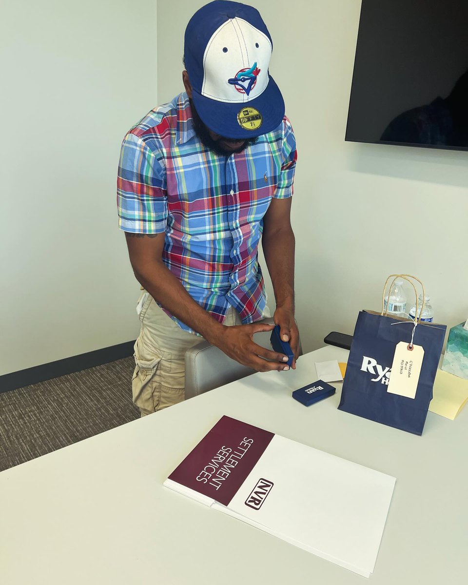 DelindaFref6's tweet photo. Honored to help a father purchase his first home just before Father’s Day. Thank you, EJ, for trusting me. Congratulations, bro—wishing you and baby girl many happy memories in your new home! https://t.co/EH7MjMTLJ4