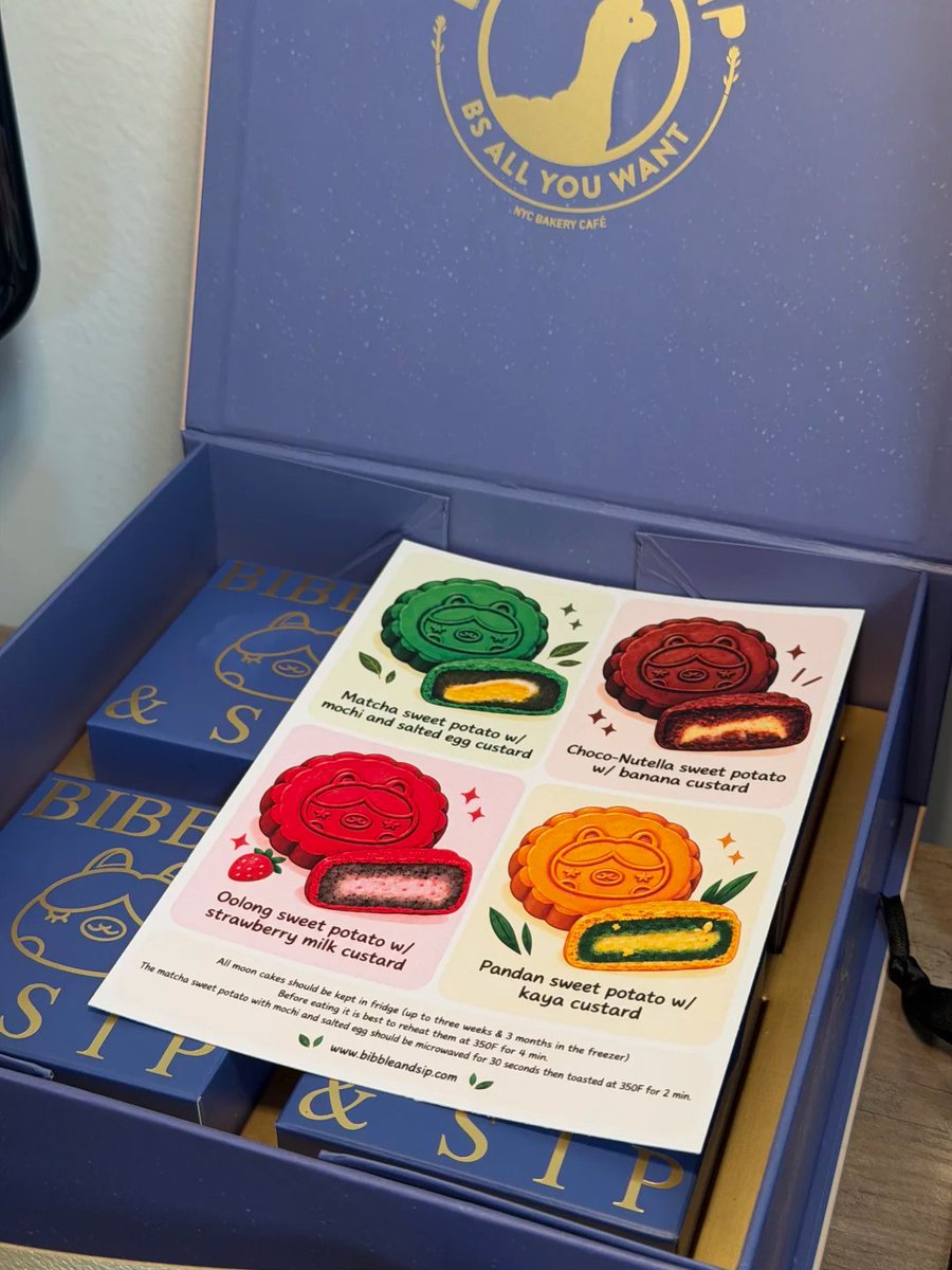 Alina_Classy's tweet photo. A little crisp, a little sweet. every mooncake holds a small taste of autumn happiness. https://t.co/lNxK2Qema5