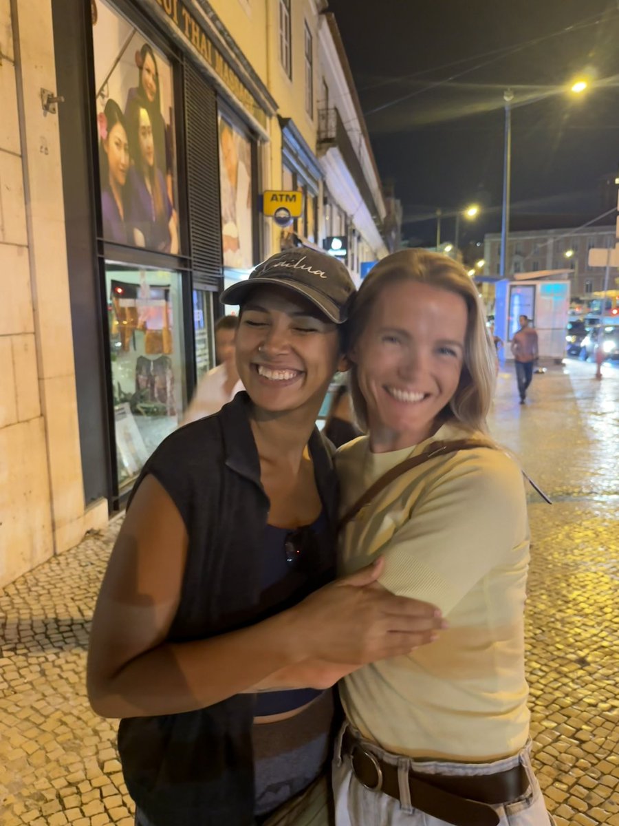 LoLoCoding's tweet photo. some people you meet through work, you’d have picked as friends anyway. 💛 https://t.co/AwkzxtNEgL