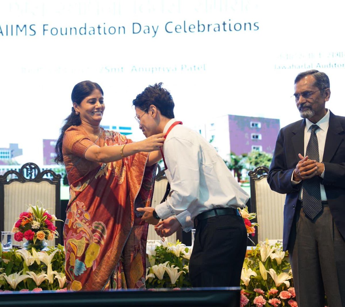AnupriyaSPatel's tweet photo. इस गौरवपूर्ण अवसर पर AIIMS परिवार के सभी सदस्यों को हार्दिक बधाई और भविष्य के प्रयासों शुभकामनाएँ देती हूँ ।
@narendramodi https://t.co/Oe5wAjxStf