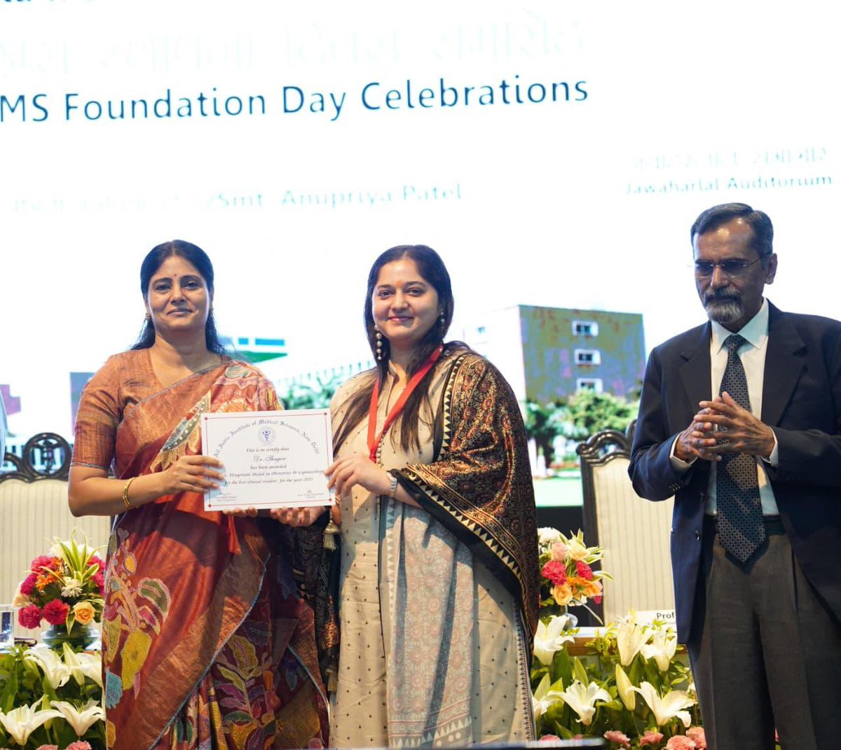 AnupriyaSPatel's tweet photo. इस गौरवपूर्ण अवसर पर AIIMS परिवार के सभी सदस्यों को हार्दिक बधाई और भविष्य के प्रयासों शुभकामनाएँ देती हूँ ।
@narendramodi https://t.co/Oe5wAjxStf