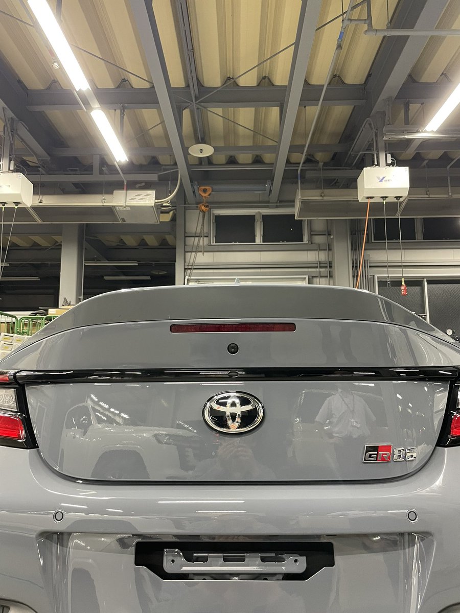 captainkym's tweet photo. 今日はダックテールとバックカメラ、テールランプガーニッシュとドアハンドルプロテクションフィルム、あとアクセルペダルに被せプレート取り付け☝️
ダックテールいいじゃん！
#gr86 #ソリッドグレー https://t.co/e83Z4Heqik
