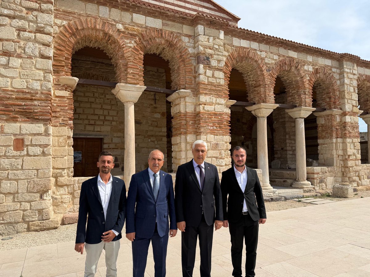 BarisOzerol's tweet photo. 📍Edirne

Enez’de Cuma bereketini Ayasofya Camii Şerifi’nde hemşehrilerimizle birlikte yaşadık.

Cuma namazımızın ardından hemşehrilerimizle selamlaştık.

Rabbim birlik ve beraberliğimizi daim eylesin.

#TürkiyeYüzyılıBuluşmaları https://t.co/92g4wzKW2a