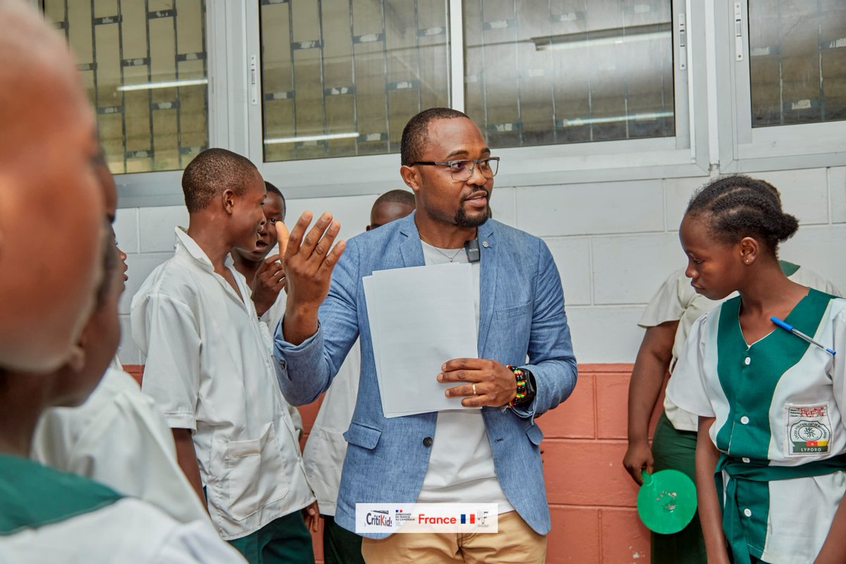 fabrice_makem's tweet photo. 🎯 Et si l’esprit critique s’apprenait aussi en jouant ?

À #Bonabéri, j’ai eu le plaisir d’animer le 1er atelier #CritiKids2026 avec 24 jeunes au Lycée Polyvalent de Douala-Bonabéri.

🎲 Jeux EMI
📰 Décryptage des infox
🎤 Expression &amp; collaboration

@ClassPro_237 https://t.co/BDyxIcXdcp