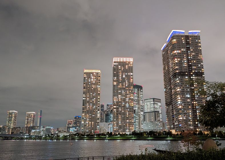 jns_fudosan's tweet photo. 夜に見るマンション群の風景は、圧迫感と言うか迫力を感じます。#ららぽーと豊洲 https://t.co/amKxntPB64