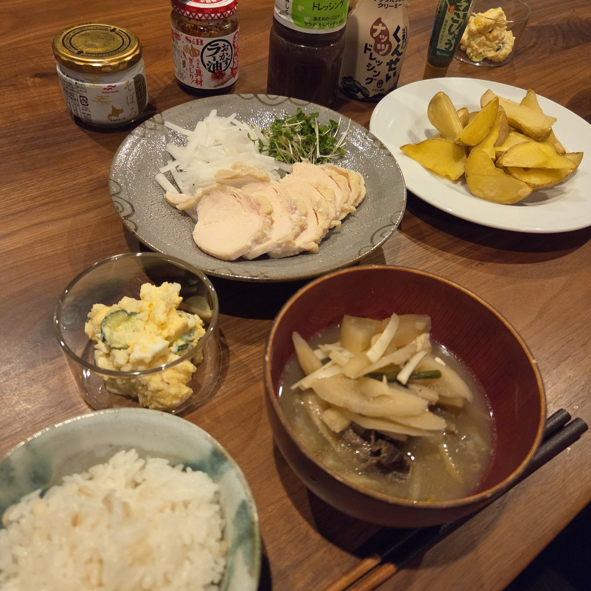 Nakamura09_7's tweet photo. 夕食は鶏ハム

37.5まで解熱
2連休でよかった笑 https://t.co/j8Pwmahv5T