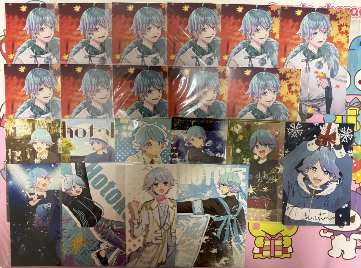 xllo_v's tweet photo. 画像にないけどぬいとかも色々あります！！実家にも沢山あるので欲しいのあれば言ってください探します👍🏻〜2023までのグッズならあります👍🏻 https://t.co/q3Gx8lQTKk