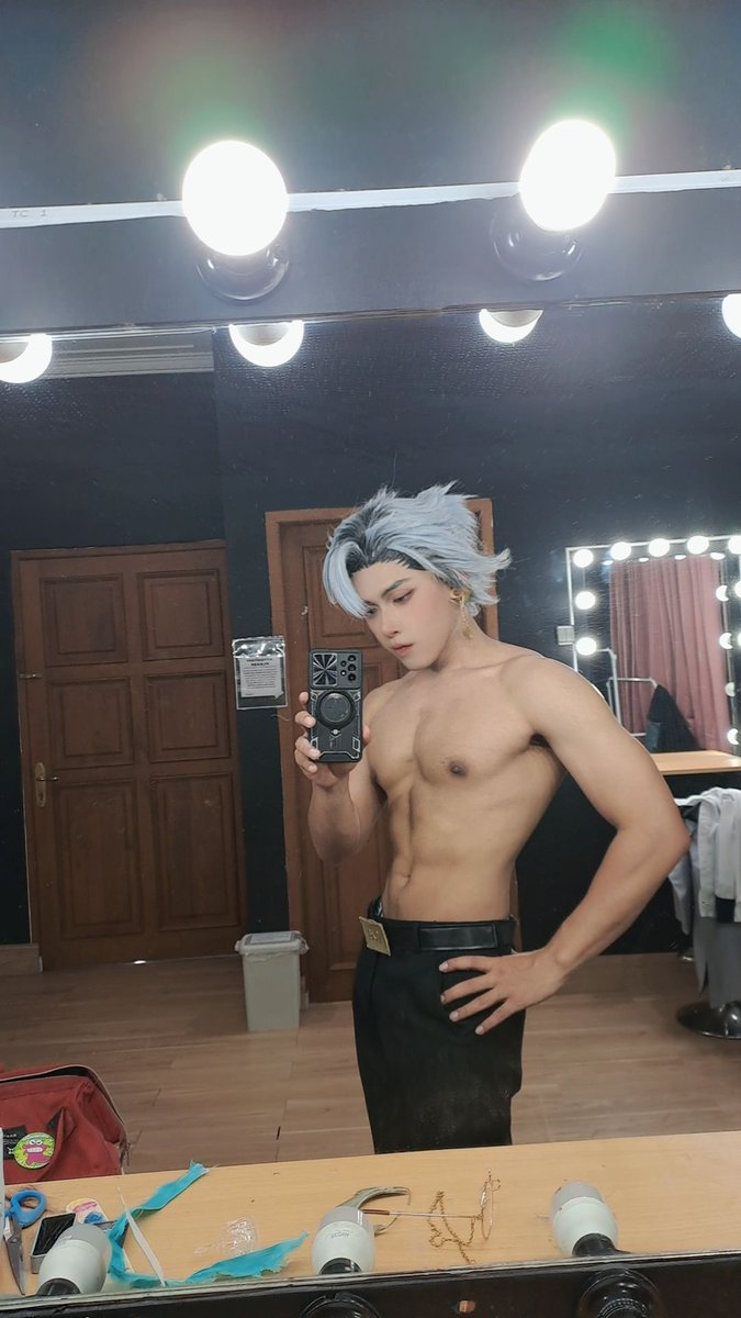 wasderriyvoir's tweet photo. photses #nakulanalendra hari ini udh kelar
jujur ga ini ga masuk dari rencana buay cosplay dia 🔎

funfact : badan aku aslinya ga segini, tapi karna mau cosplay akhirnya aku melakukan namanya water fasting 😇

#pandavva #pandavvacosplay #nakulanalendracosplay #pervvujudan https://t.co/JOtwqHucxl