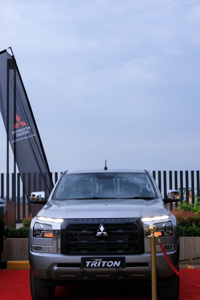 Philemonkats's tweet photo. The Mitsubishi Triton brings you nothing but power, precision and pure attitude,built for those who build, haul, climb and dominate the road.
Come discover your next drive at Marriott Kampala📍
•Entrance is free
#DiscoverYourNextDrive
#MitsubishiTriton
#VictoriaMotorsUganda https://t.co/LyAsx06Pln