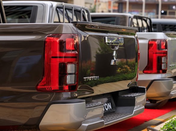 Philemonkats's tweet photo. The Mitsubishi Triton brings you nothing but power, precision and pure attitude,built for those who build, haul, climb and dominate the road.
Come discover your next drive at Marriott Kampala📍
•Entrance is free
#DiscoverYourNextDrive
#MitsubishiTriton
#VictoriaMotorsUganda https://t.co/LyAsx06Pln