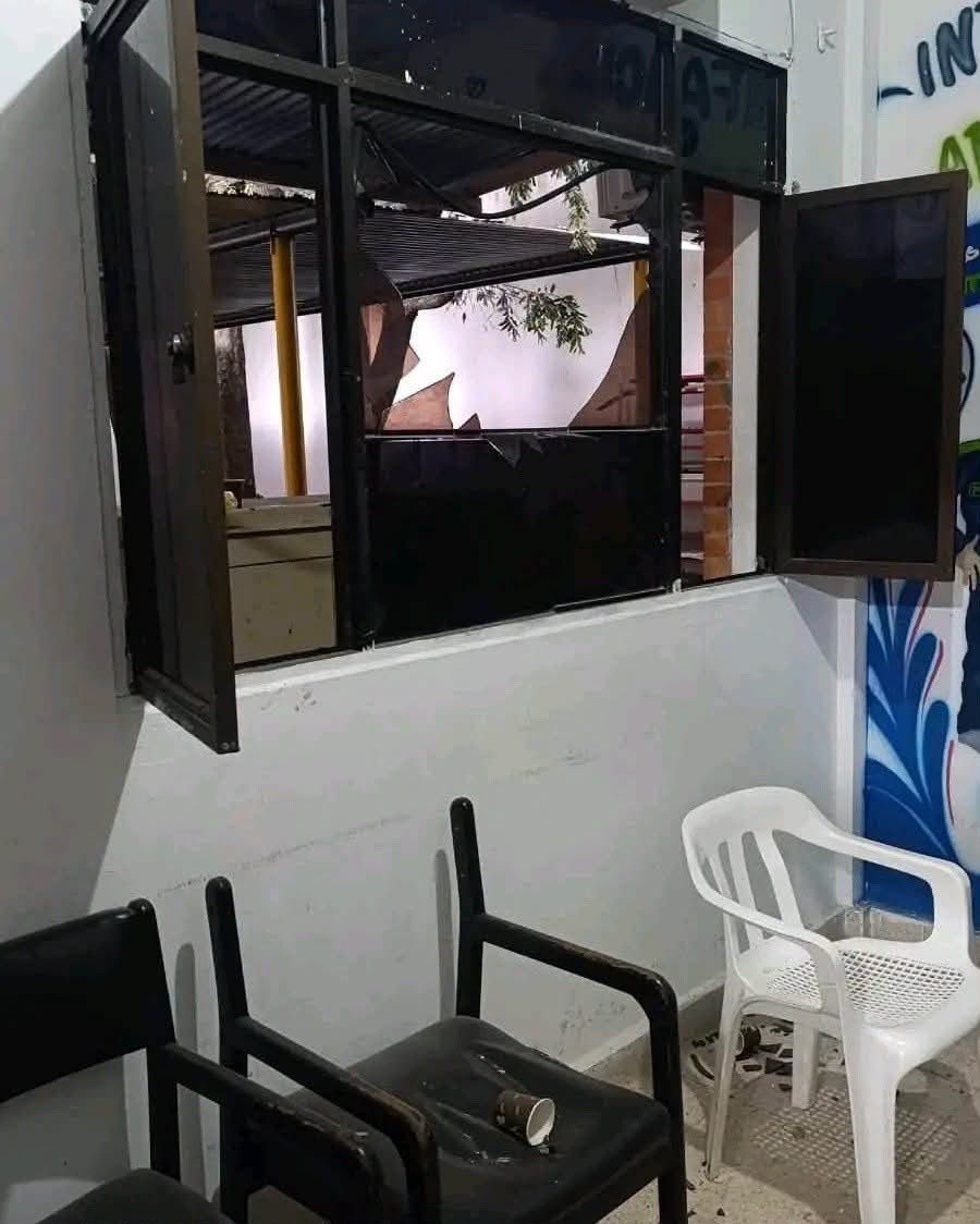 OlguinMayorgaP's tweet photo. Así quedó la Estación de Policía del municipio de #Aguachica, en el departamento del #Cesar, después del ataque con Drones Cargados con explosiv0s lanzados anoche contra esa unidad policial. https://t.co/iCy6ThqhAQ