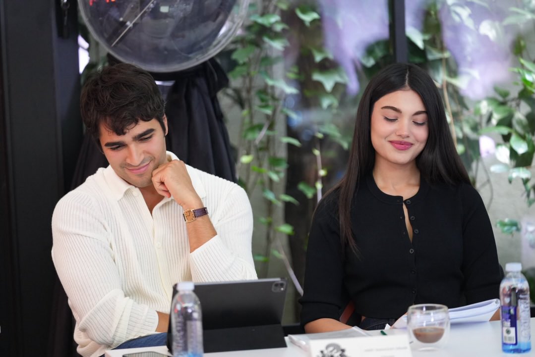NewsLizge's tweet photo. 🆕 | #LizgeCömert ve #MertRamazanDemir’den ilk #SusuzYaz partner karesi. https://t.co/4xBOn4B00x