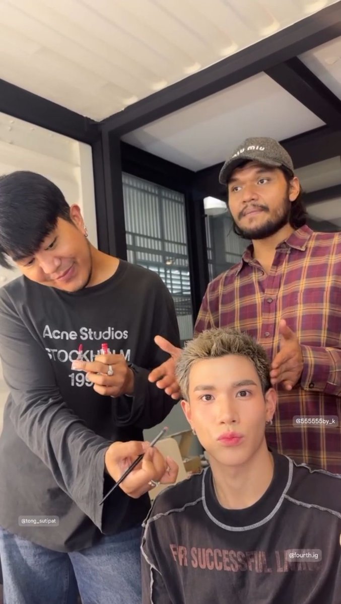 Nong4thsocute's tweet photo. โลเคชั่นคุ้นมาก เหมือนตอนถ่ายโตโยต้าเป๊ะๆ + พี่ทีมงานที่พี่ต้องลงสตอรี่ คุ้นมากเหมือน 1 ในทีมที่ถ่ายโตโยต้ากับน้อง ถ่ายอะไรใหม่ๆของโตโยต้ารึเปล่าน้า🫪🫪🫪🫵🏻🫵🏻🫵🏻

@tawattannn 
#Fourthnattawat #โฟร์ทณัฐวรรธน์ https://t.co/0lW1crCbdz