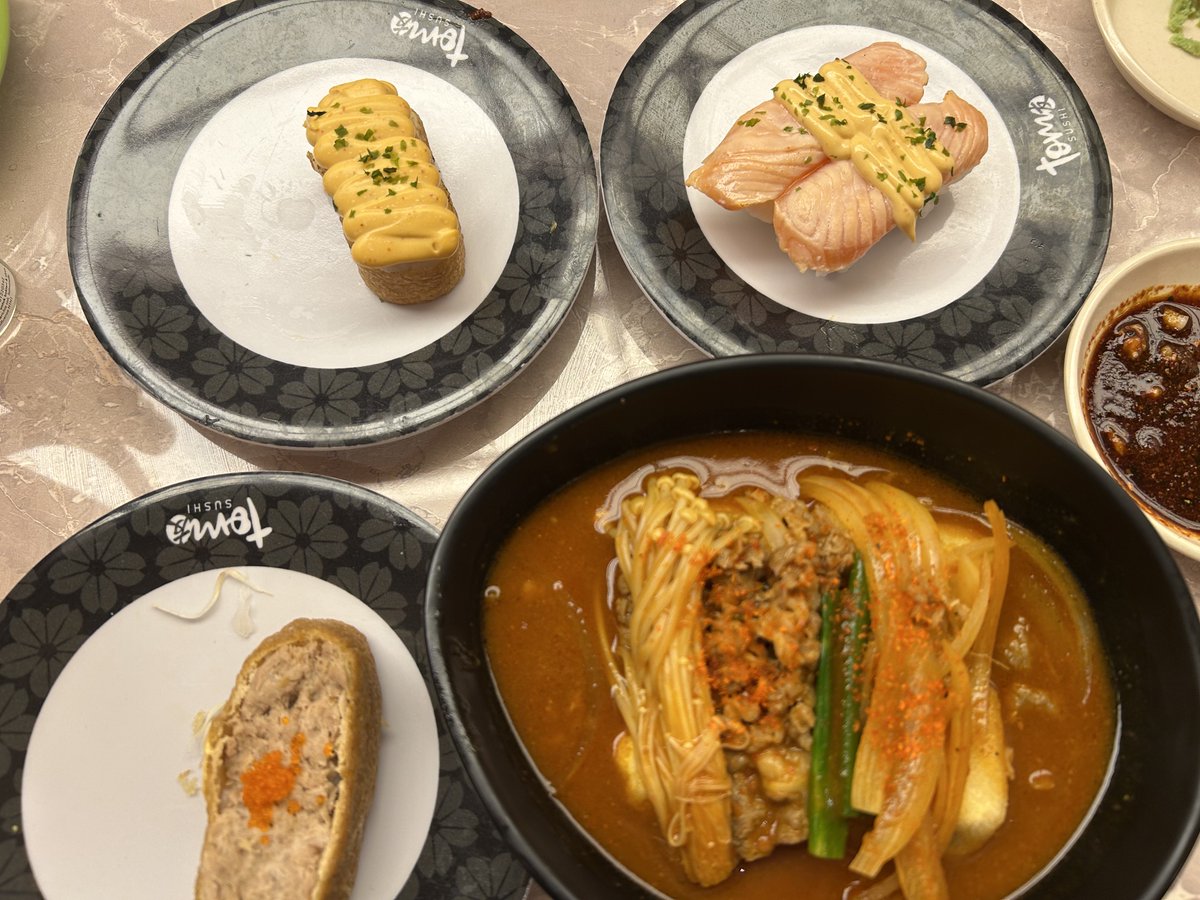 pantomthread's tweet photo. Had sushi and some spicy soup for breakfast today https://t.co/UFHowZpFWR
