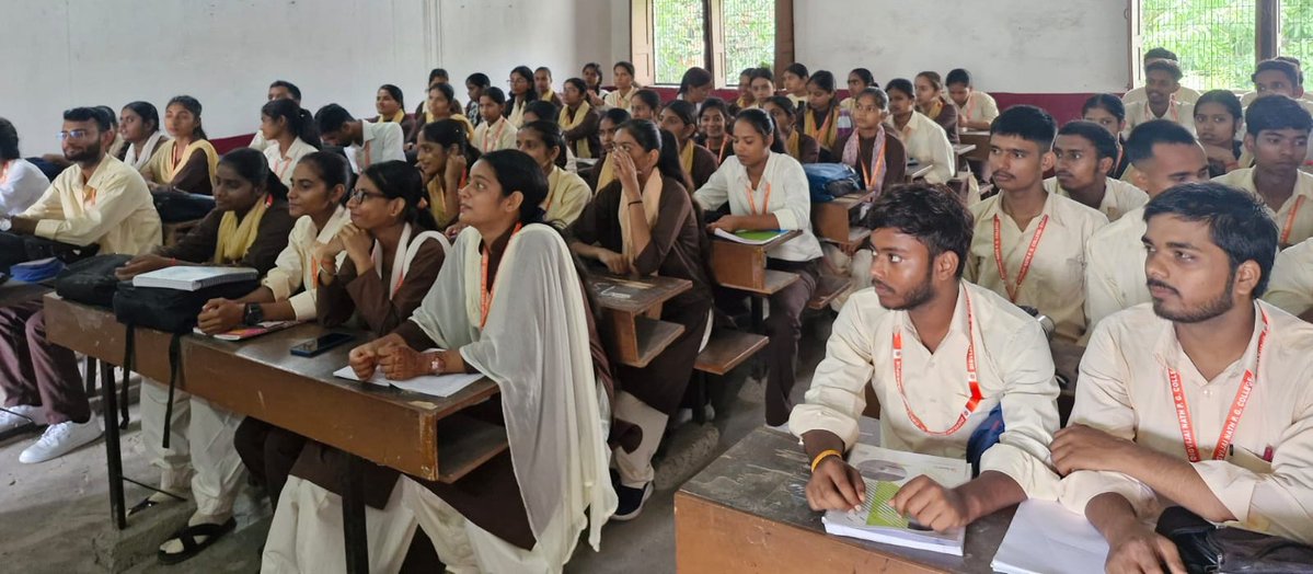DNPGCollegeGKP's tweet photo. राजनीति विज्ञान विभाग द्वारा “पण्डित दीनदयाल उपाध्याय के विचारों की समकालीन समय में उपादेयता” विषय पर एक विभागीय संगोष्ठी का आयोजन https://t.co/2cMNaMgYp1