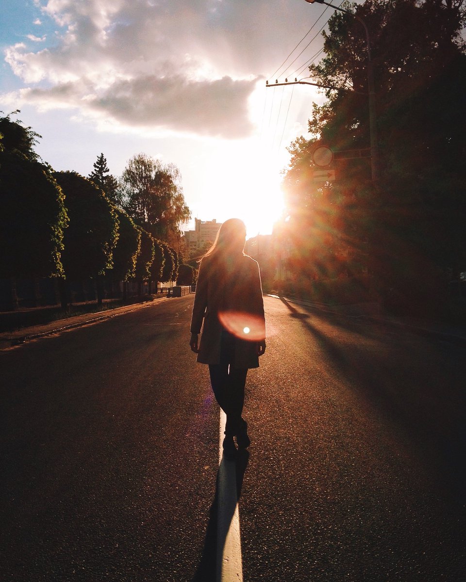 deepakk25298099's tweet photo. Growth isn’t about outrunning the past—it’s about turning your old scars into your current compass. Every step that felt like a fall was just a pivot to where you need to be. https://t.co/hlsQFxMRC2