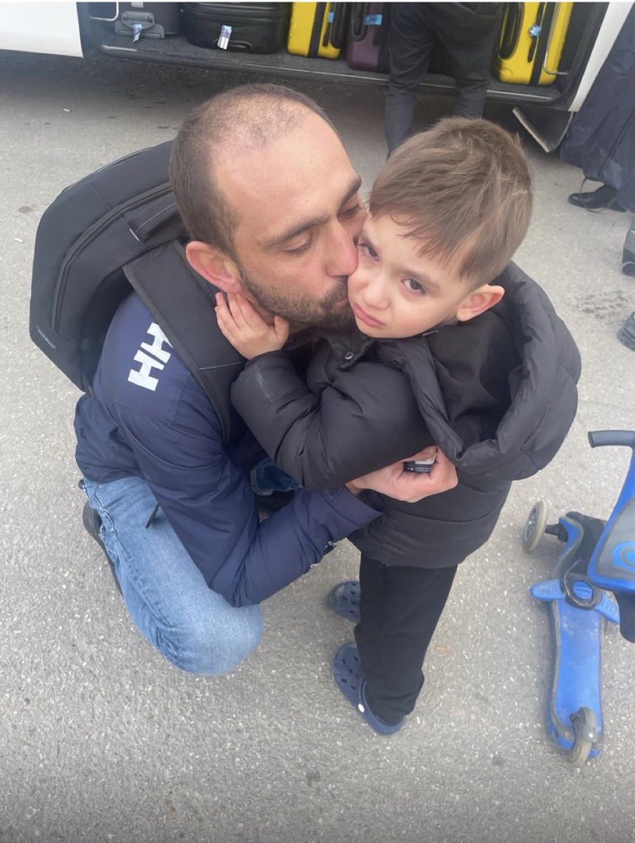 blondie1g's tweet photo. Sayın Cumhurbaşkanım, aileyi koruyan politikalarınızın ve bir baba, bir dede olarak hassasiyetinizin ayrı kalan öğretmenlere de karşılık bulmasını diliyoruz. #AyrılığaSONverMEB İL EMRİ en önemli çözümdür ❤️. @RTErdogan @EmineErdogan @burhanduran @hasandogan @behcetkaynar https://t.co/ULizHgaopQ