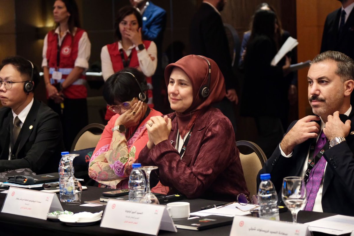 KizilayKurumsal's tweet photo. Genel Başkanımız Prof. Dr. Fatma Meriç Yılmaz, Lübnan’ın başkenti Beyrut’ta düzenlenen IFRC MENA 12. Bölgesel Toplantısı’na katıldı.

Toplantıda, bölgedeki insani ihtiyaçlar, insani yardım çalışmalarının koordinasyonu ve Ulusal Dernekler arasındaki iş birliğinin güçlendirilmesine yönelik çalışmalar ele alındı.