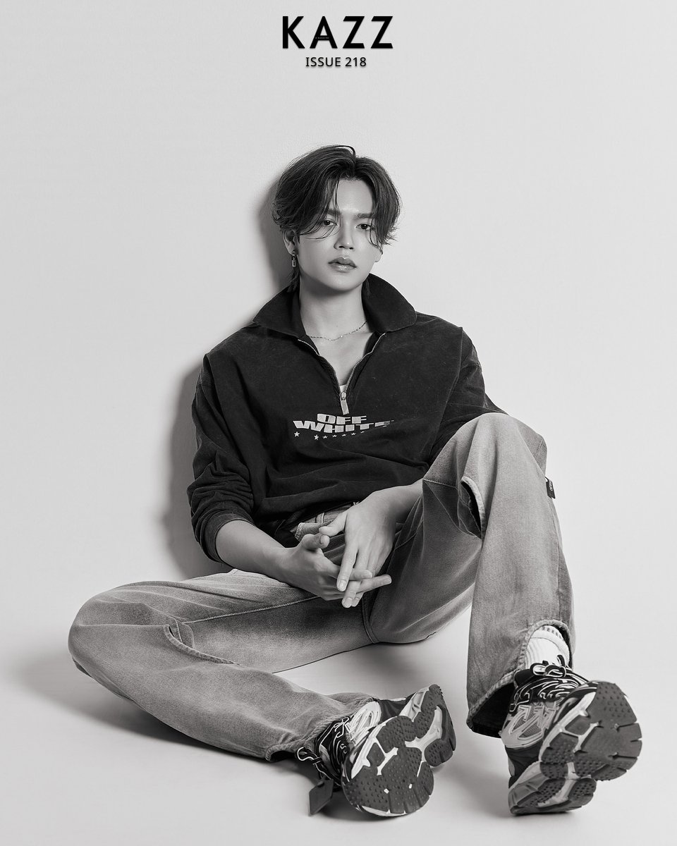 Kazzmagazine's tweet photo. #KAZZxMARK #markjrtn

อันตรายมากครับ! “มาร์ค จิรันธนิน” Youth Choice 2025 บนปก KAZZ MAGAZINE issue.218 พรีออเดอร์ความหล่ออันตรายนี้ด่วน 💙

➖Pre-order : https://t.co/E1xJw9BLj2
➖Foreigners : https://t.co/S3S34ZzfIG 

#KAZZMAGAZINE https://t.co/FRAnfTt5se