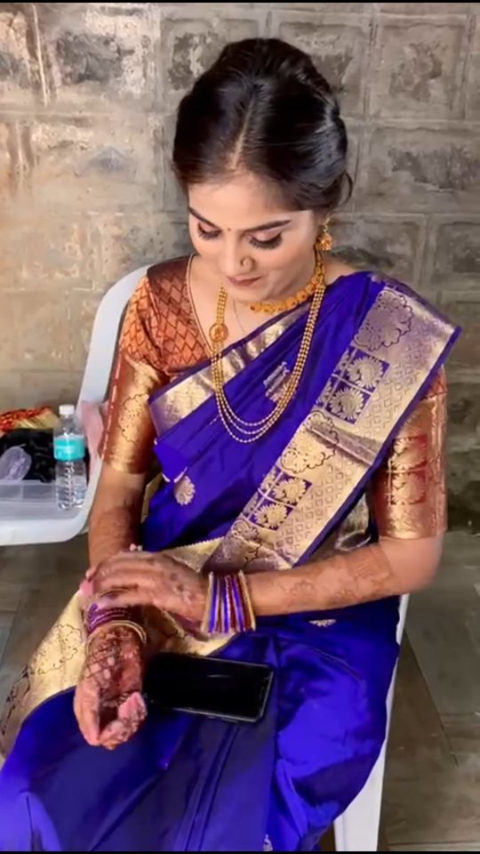 MeridethRa94's tweet photo. Getting ready for a special day. Makeup by @mansi_murtadak_makeovers. Saree by @kapsepaithaniofficial. https://t.co/yXsL3JAMeI