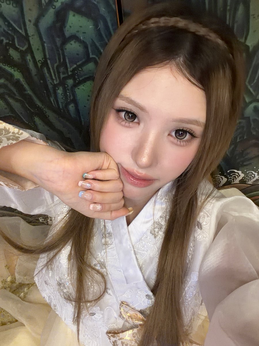oddyouth_offcl's tweet photo. [💛] 
즐거운 한가위 보내세용~~ 

#MYAH #마야
#ODDYOUTH #오드유스 
#cantgoback https://t.co/fSOzITPar0