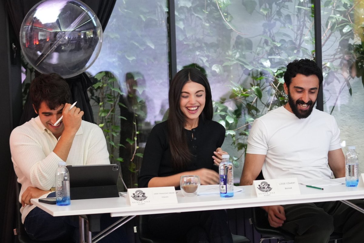 KanalD's tweet photo. Susuz Yaz ekibi ilk kez bir arada! 💛

Okuma provamızdan ilk kareler sizlerle!  🌾

#SusuzYaz çok yakında #KanalD'de! https://t.co/4elNfueTWe