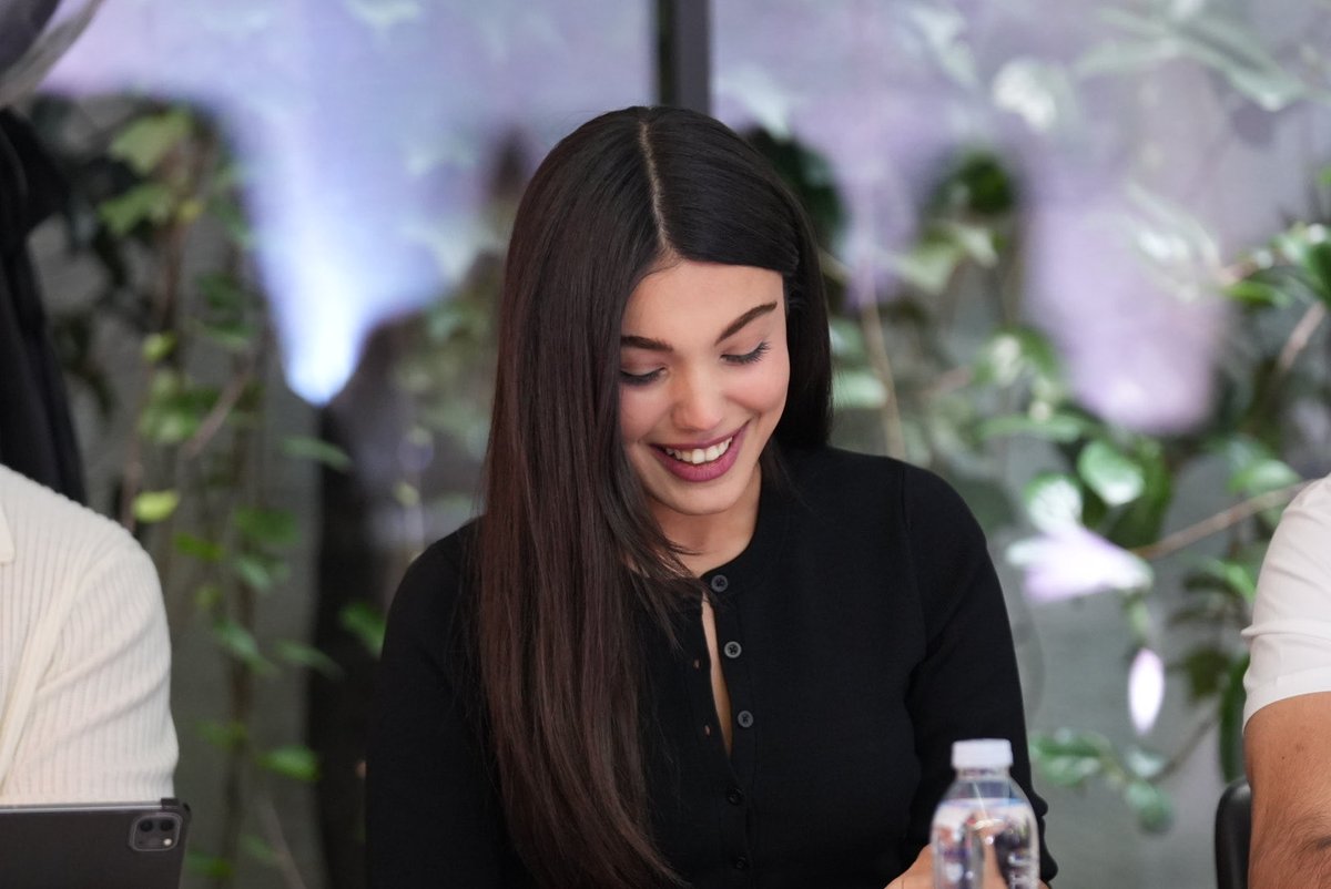 KanalD's tweet photo. Susuz Yaz ekibi ilk kez bir arada! 💛

Okuma provamızdan ilk kareler sizlerle!  🌾

#SusuzYaz çok yakında #KanalD'de! https://t.co/4elNfueTWe