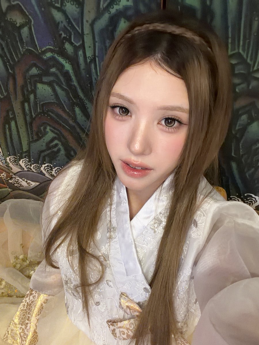 oddyouth_offcl's tweet photo. [💛] 
즐거운 한가위 보내세용~~ 

#MYAH #마야
#ODDYOUTH #오드유스 
#cantgoback https://t.co/fSOzITPar0